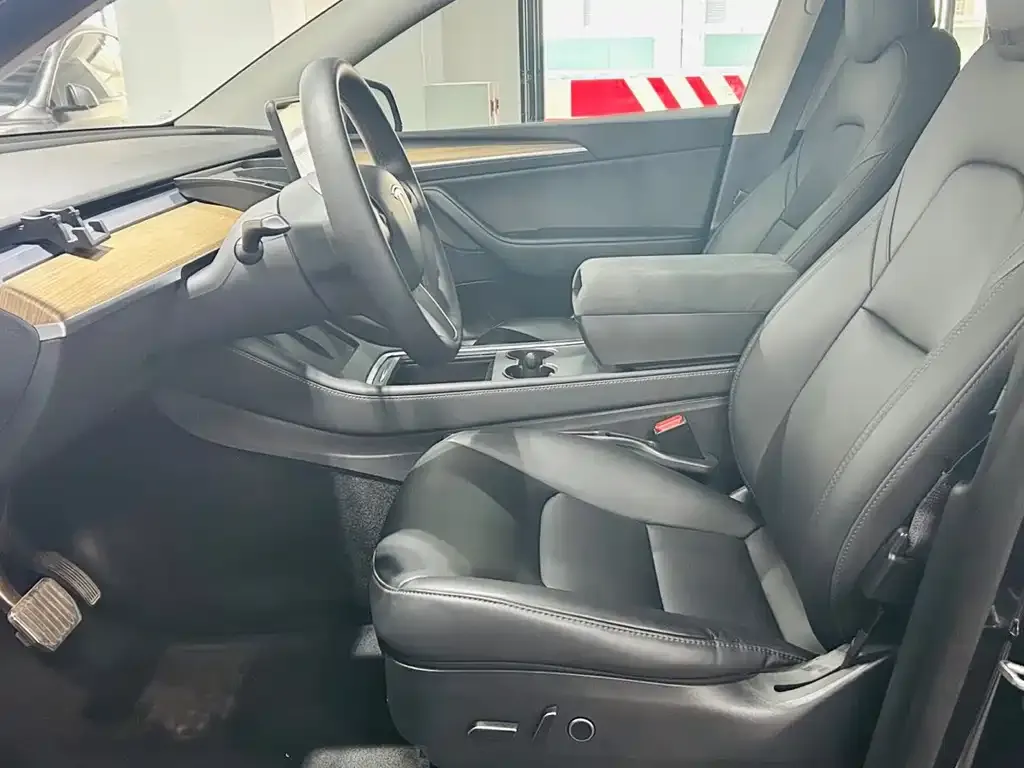 Tesla Model Y — фото 5