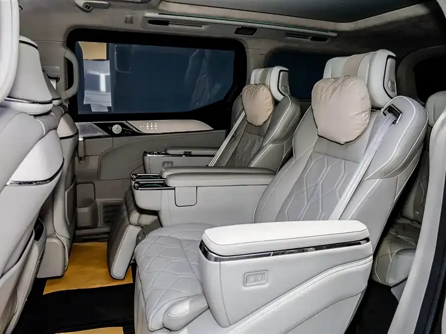 Volvo EM90 — фото 10