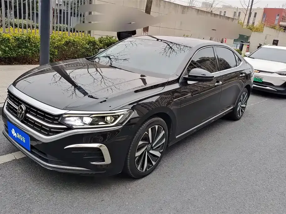 Volkswagen Passat — фото 1