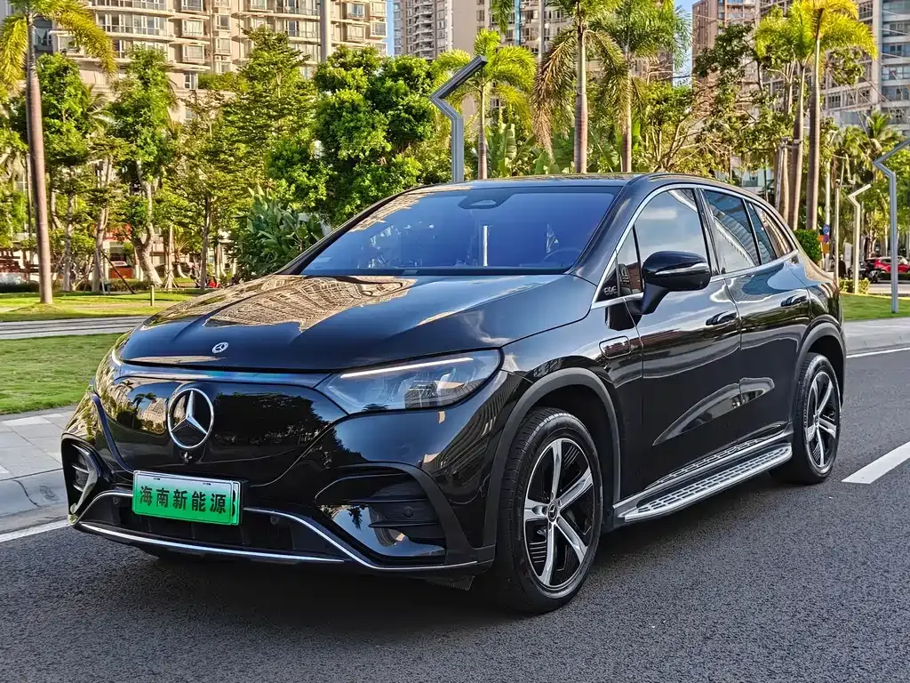 Mercedes-Benz EQE SUV — фото 1