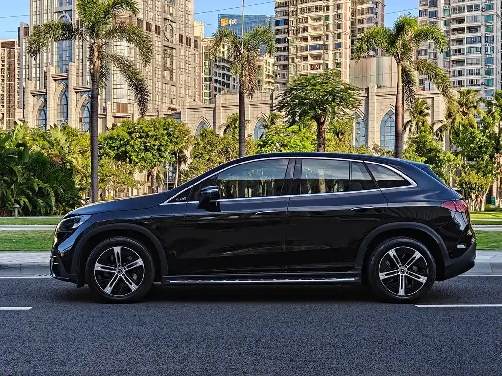 Mercedes-Benz EQE SUV — фото 3