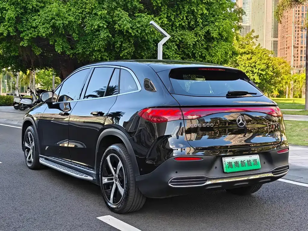 Mercedes-Benz EQE SUV — фото 10