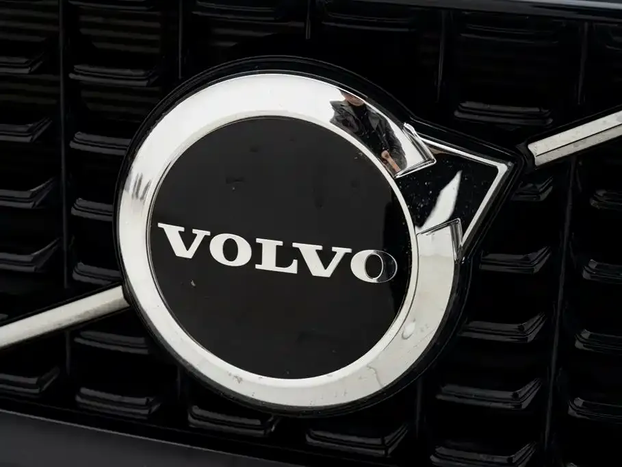 Volvo S60 — фото 5