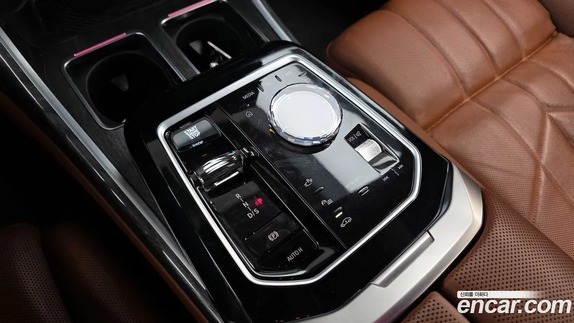 BMW 7-Series — фото 10