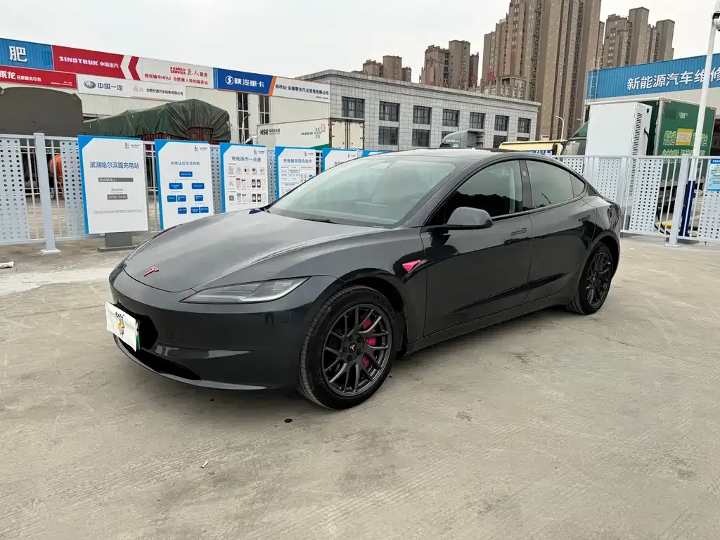 Tesla Model 3 — фото 1
