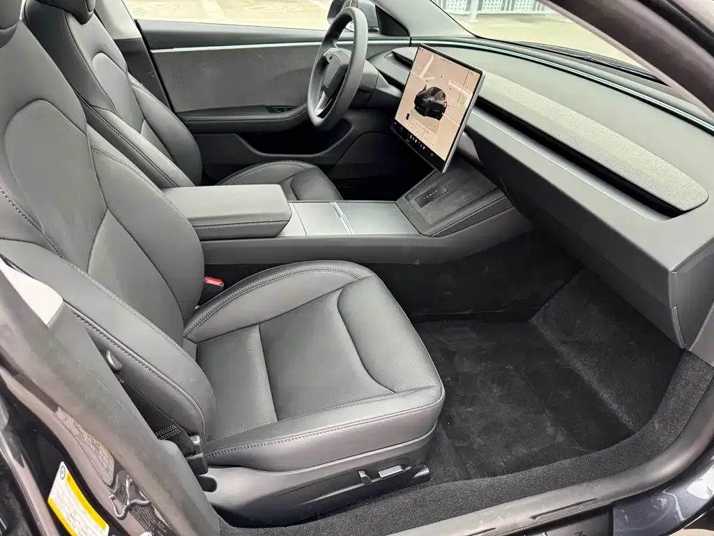 Tesla Model 3 — фото 10