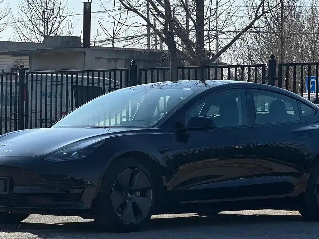 Tesla Model 3 — фото 5