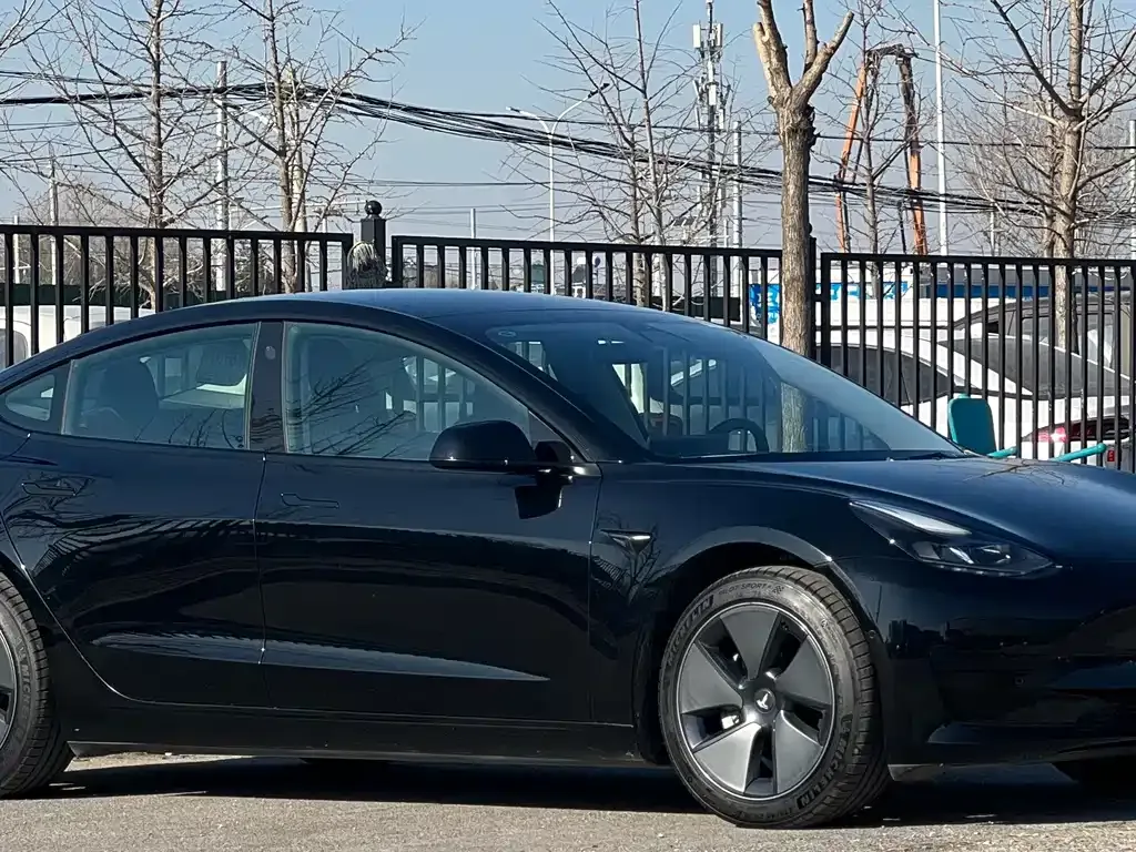 Tesla Model 3 — фото 8
