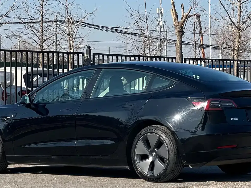 Tesla Model 3 — фото 10