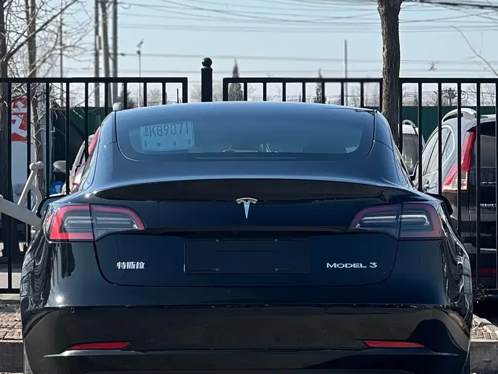 Tesla Model 3 — фото 4