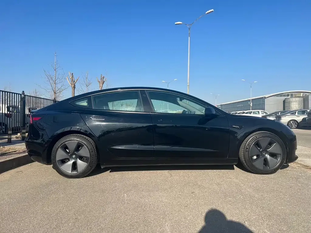 Tesla Model 3 — фото 7