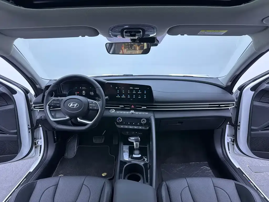 Hyundai Elantra — фото 10