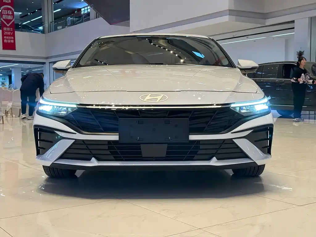 Hyundai Elantra — фото 3