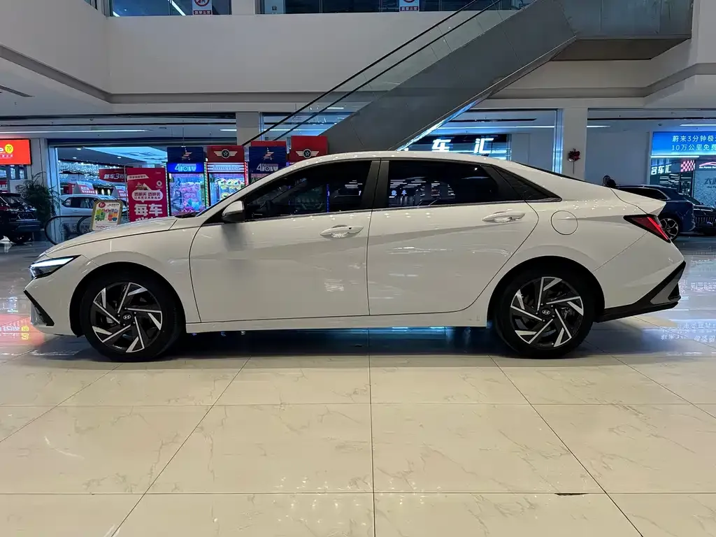 Hyundai Elantra — фото 7