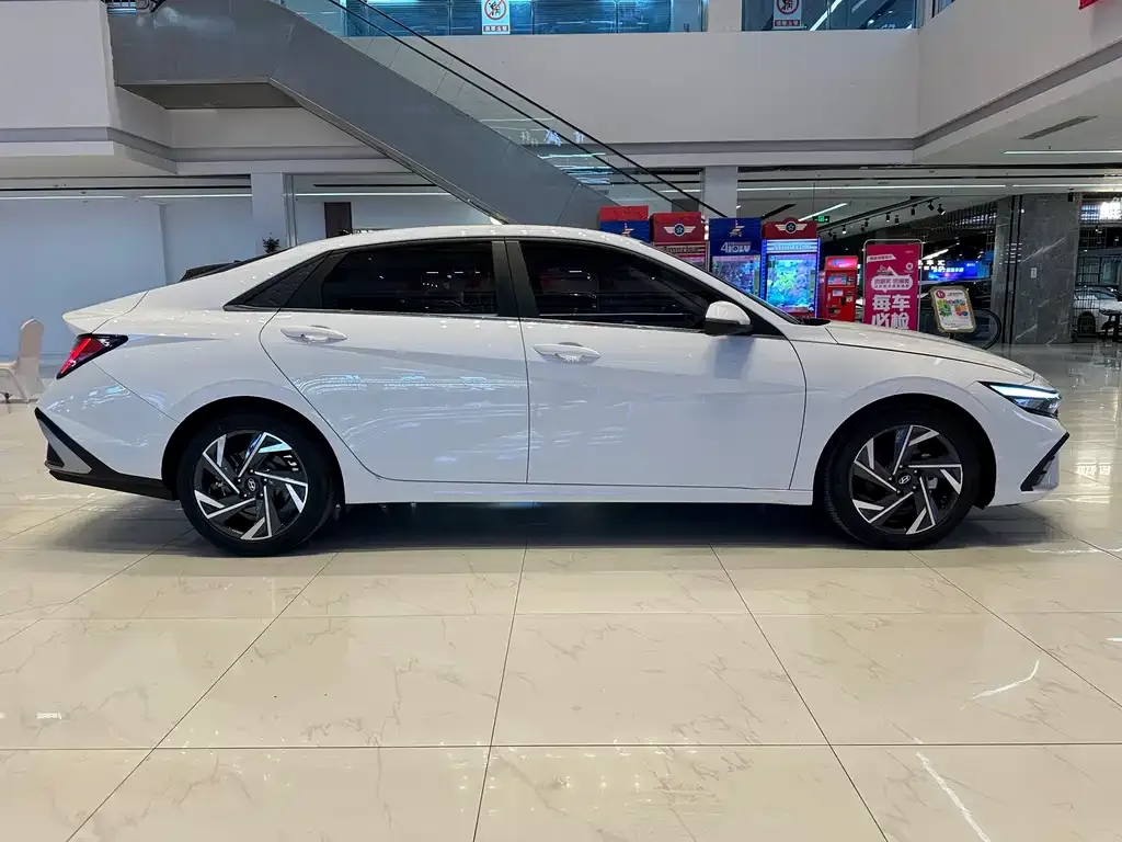Hyundai Elantra — фото 6