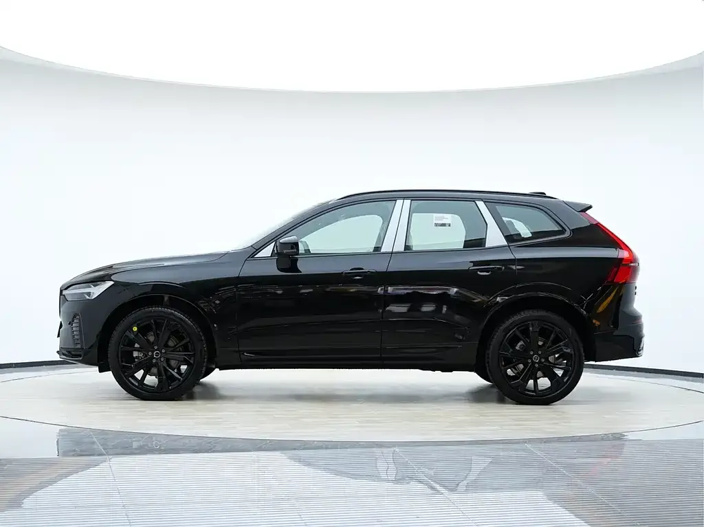 Volvo XC60 — фото 10