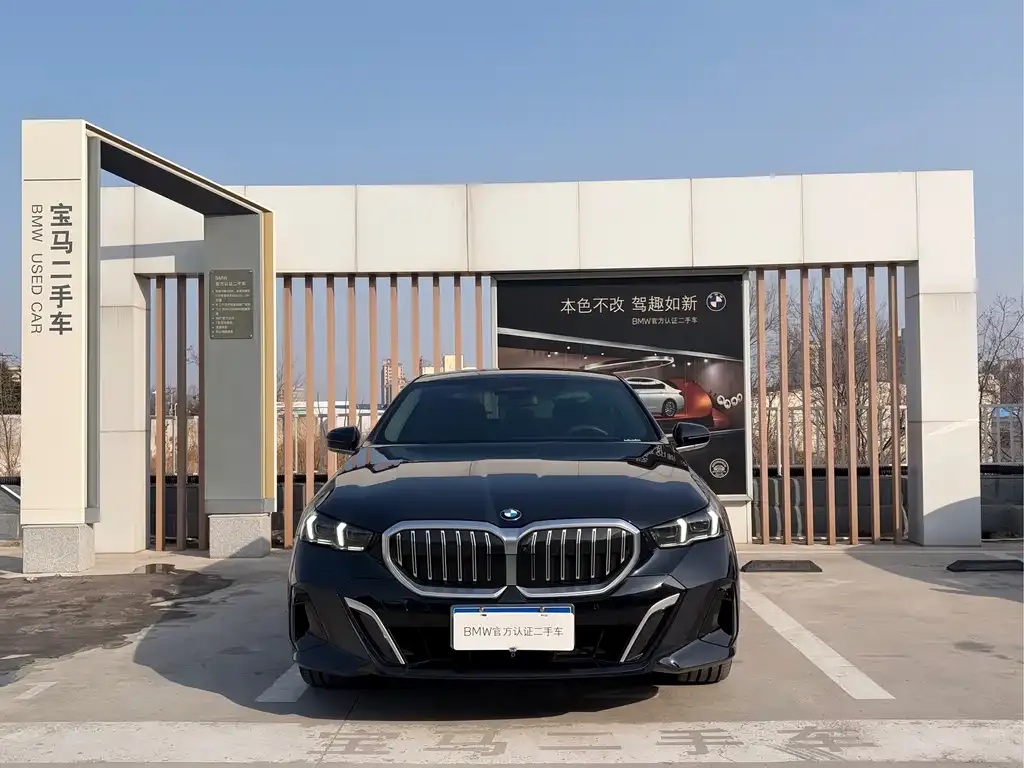 BMW 5 Series — фото 2