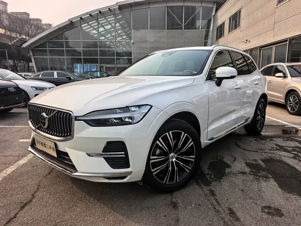 Volvo XC60 — фото 1