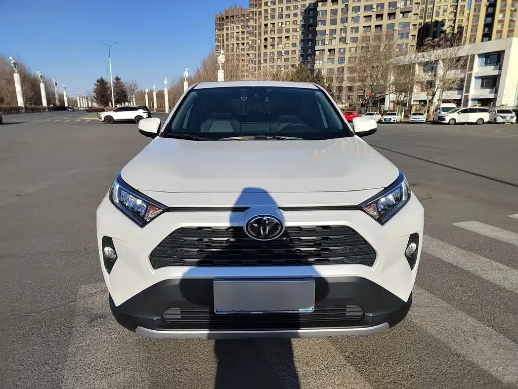 Toyota RAV4 — фото 5