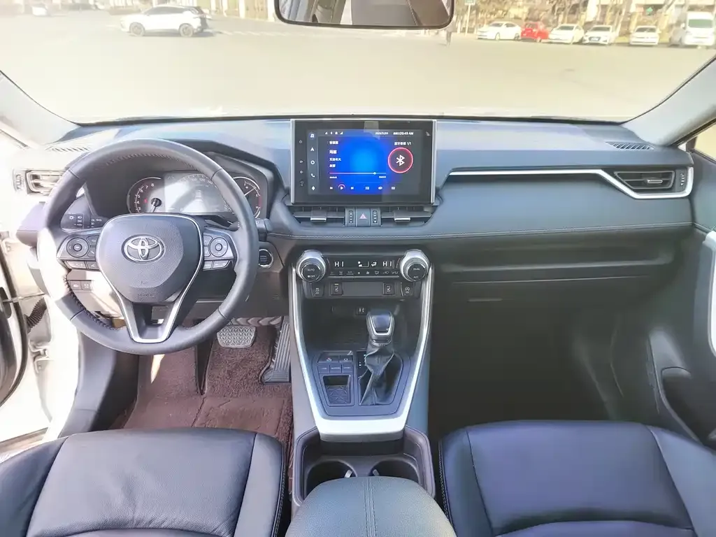 Toyota RAV4 — фото 2