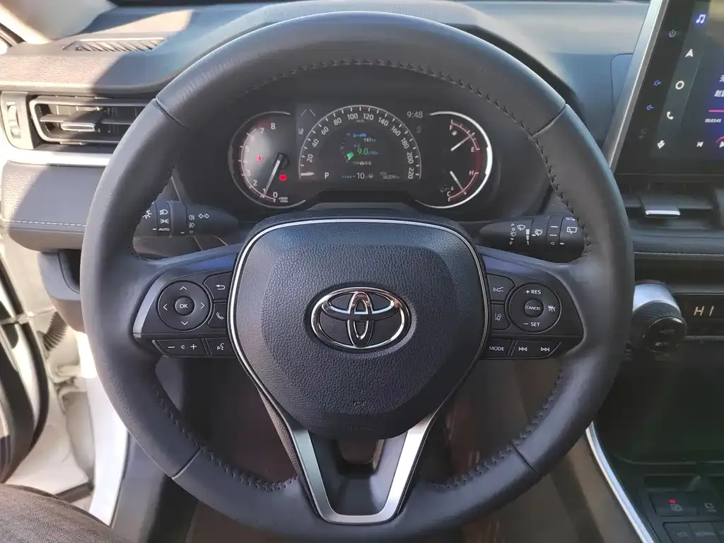 Toyota RAV4 — фото 7