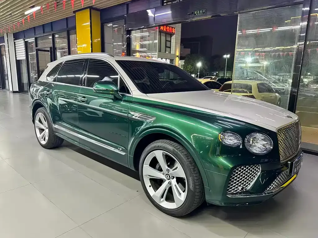 Bentley Bentayga — фото 1