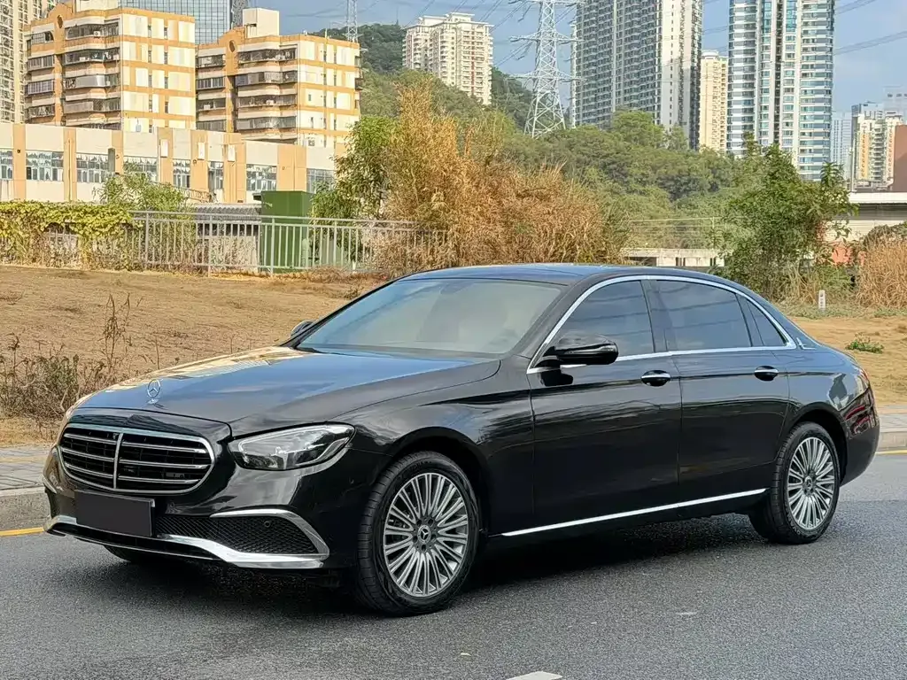 Mercedes-Benz E-Class — фото 1