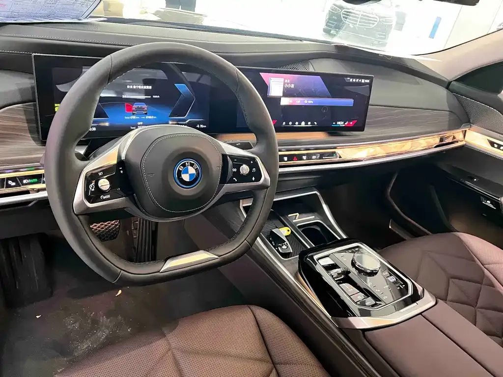 BMW i7 — фото 5