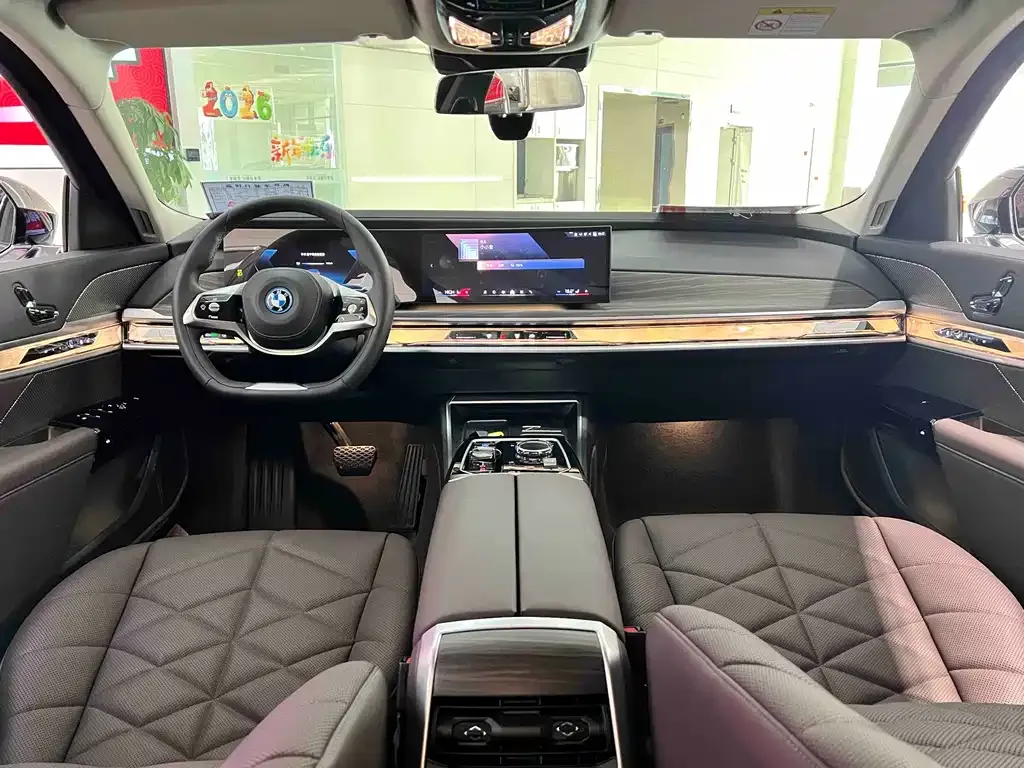 BMW i7 — фото 3