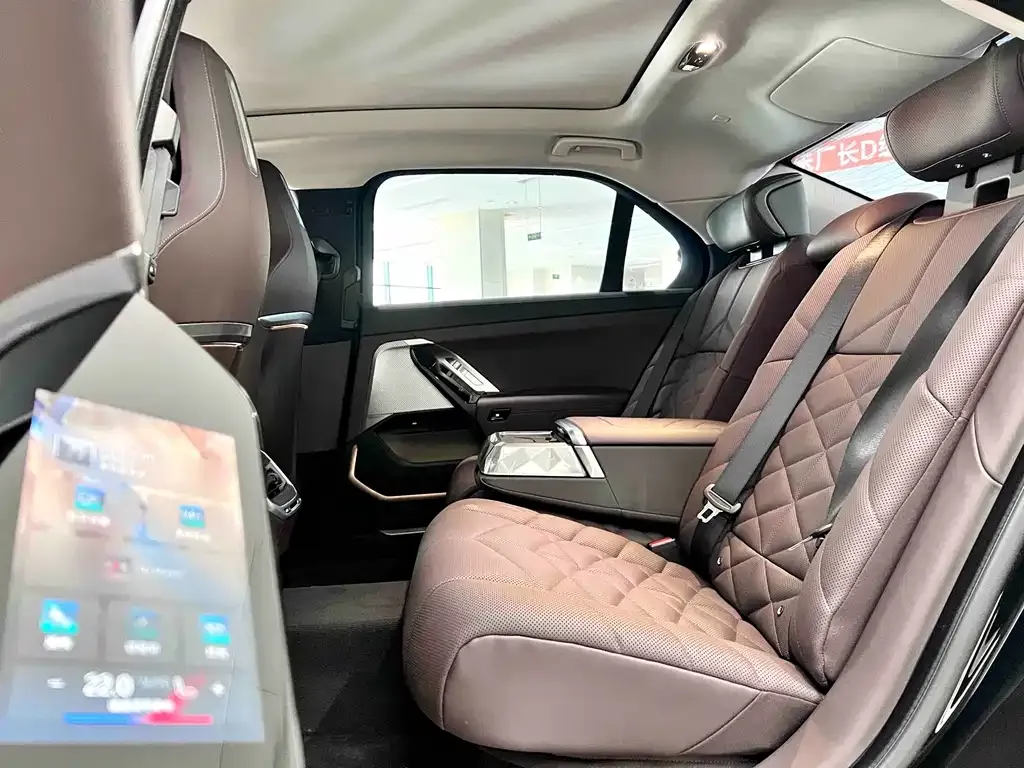BMW i7 — фото 4