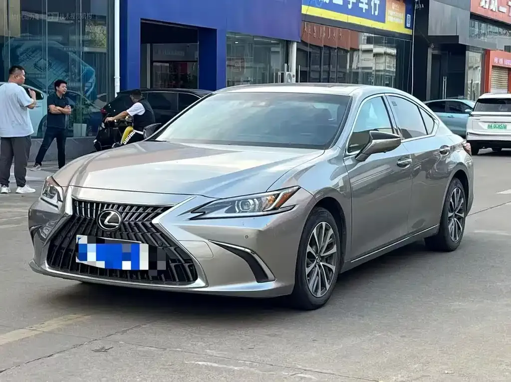 Lexus ES — фото 1