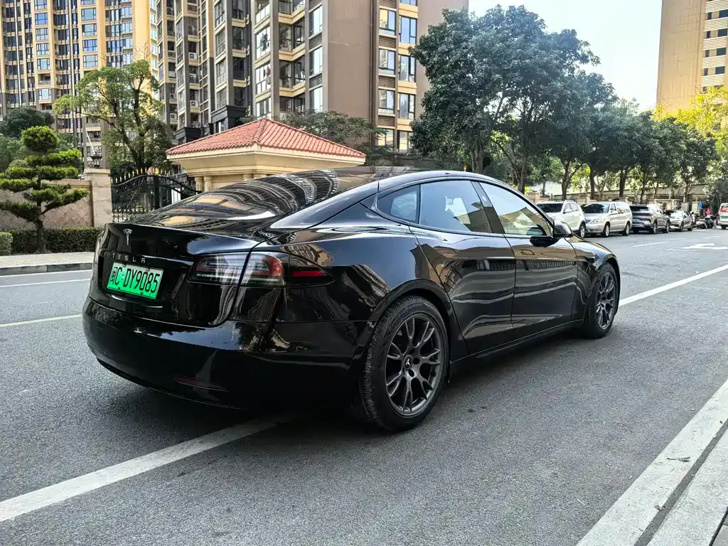 Tesla Model S — фото 10