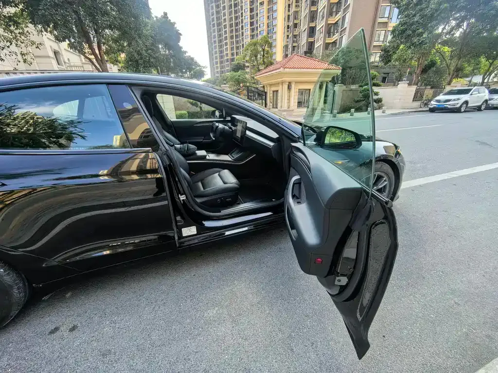 Tesla Model S — фото 4