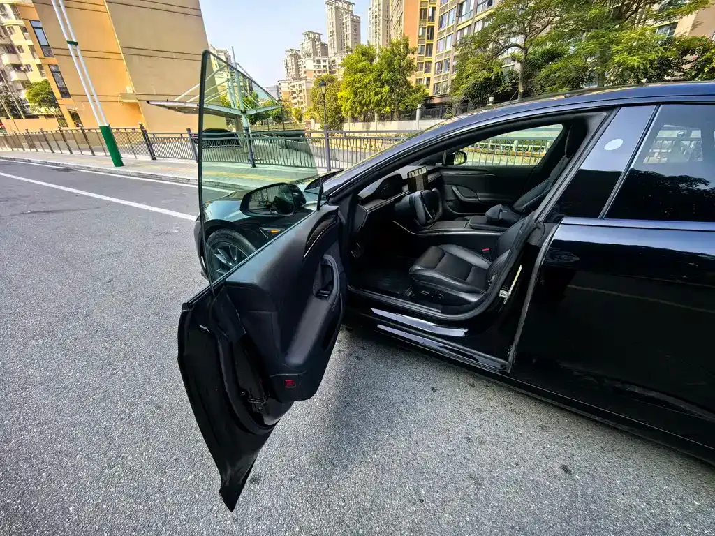 Tesla Model S — фото 6