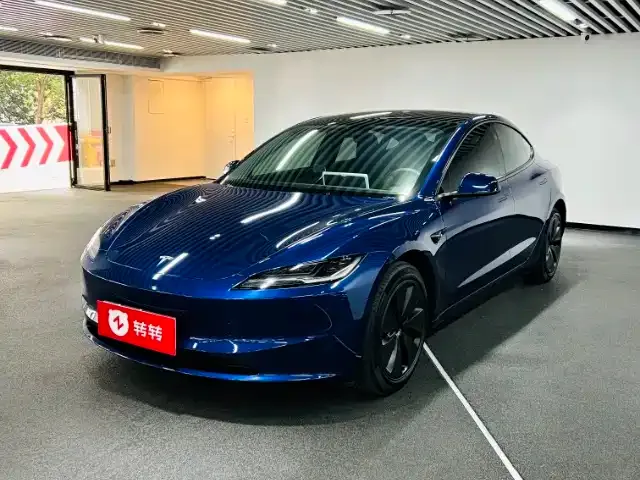 Tesla Model 3 — фото 1