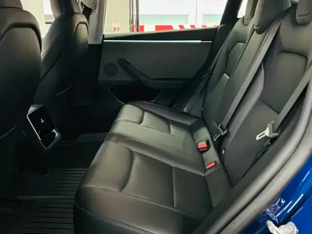 Tesla Model 3 — фото 10
