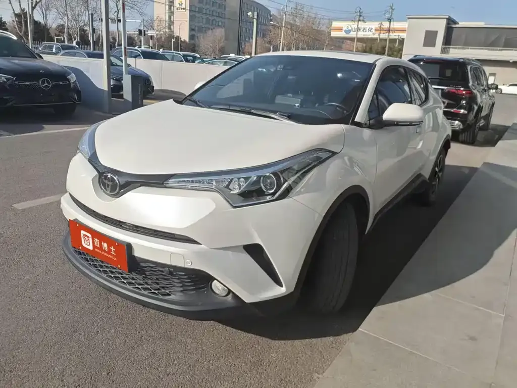 Toyota C-HR — фото 1