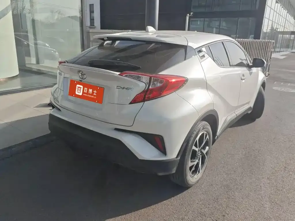 Toyota C-HR — фото 6