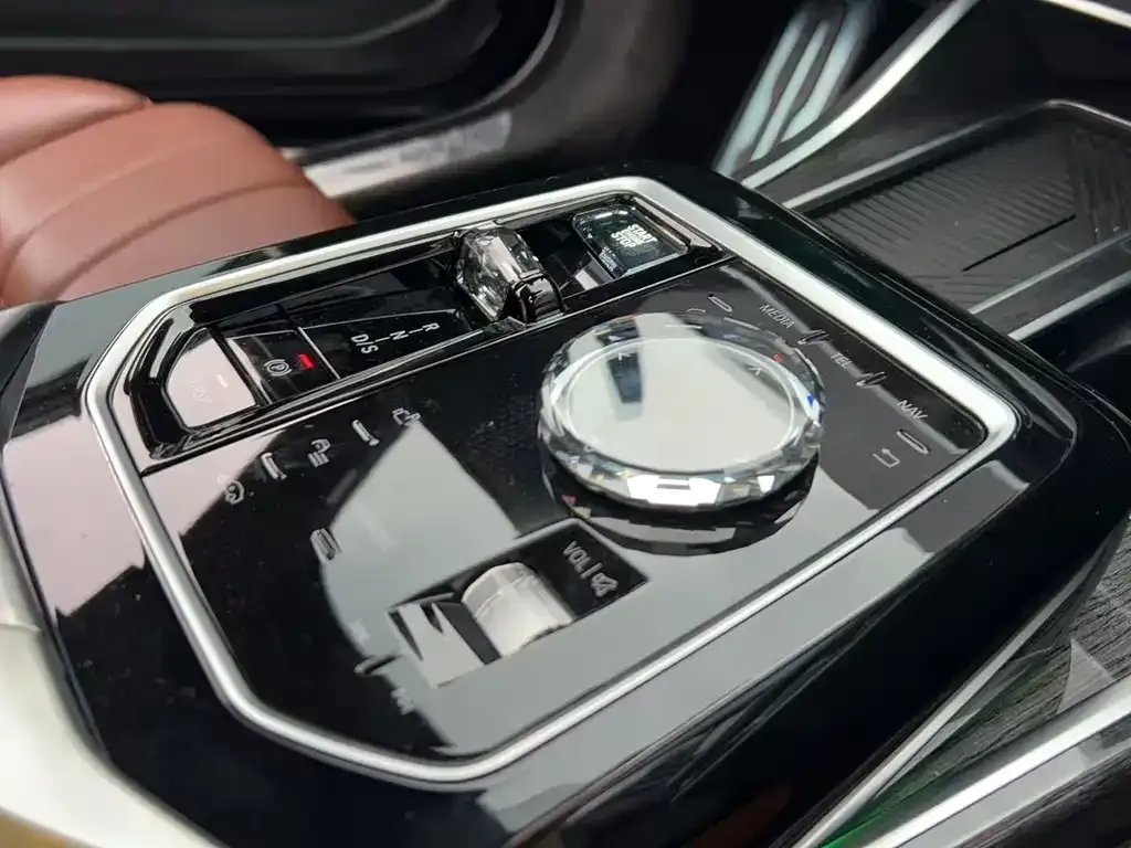 BMW 7 Series — фото 2