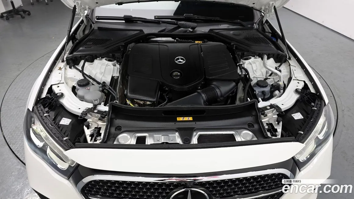 Mercedes-Benz E-Class — фото 10