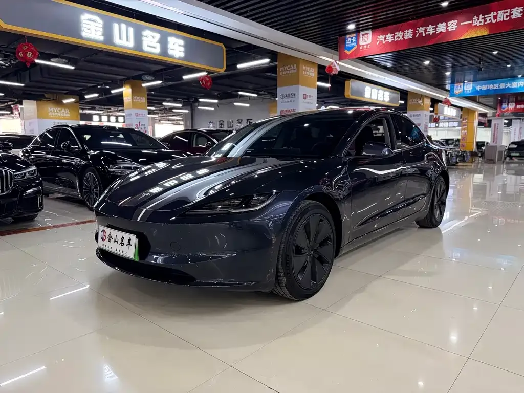 Tesla Model 3 — фото 1