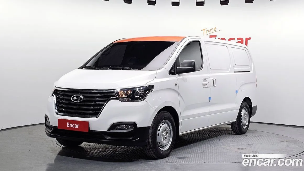 Hyundai Starex — фото 1
