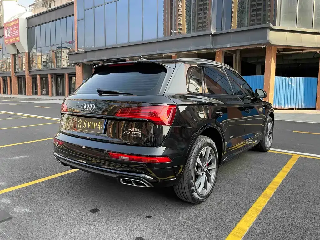 Audi Q5L — фото 9