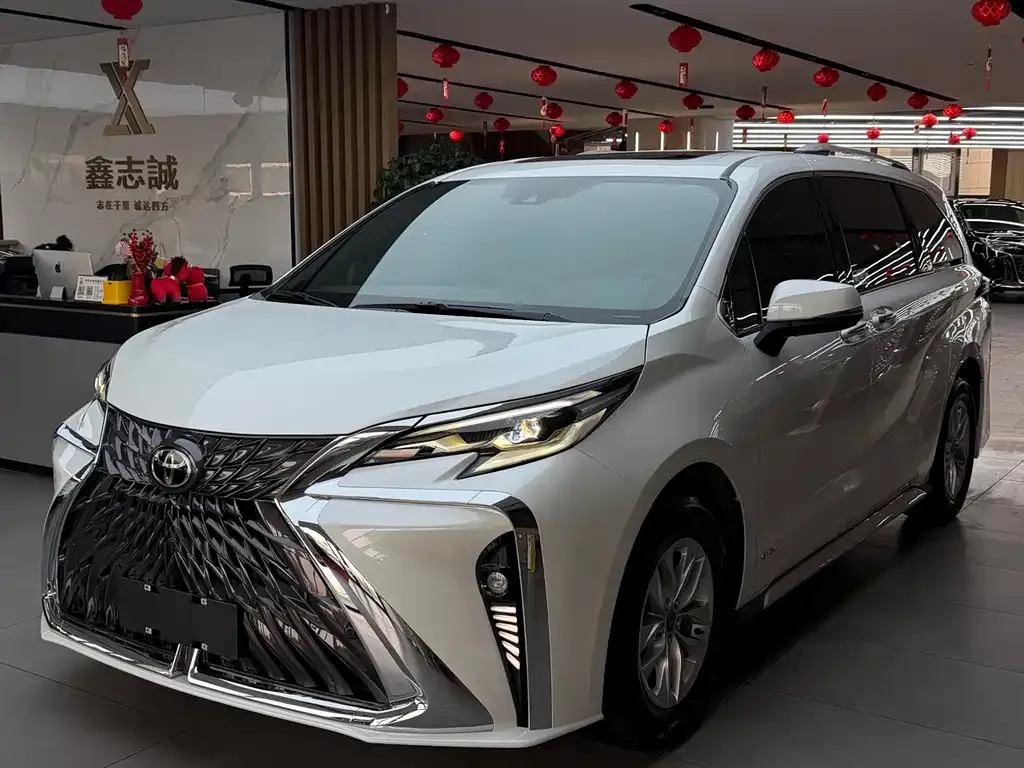 Toyota Granvia — фото 1