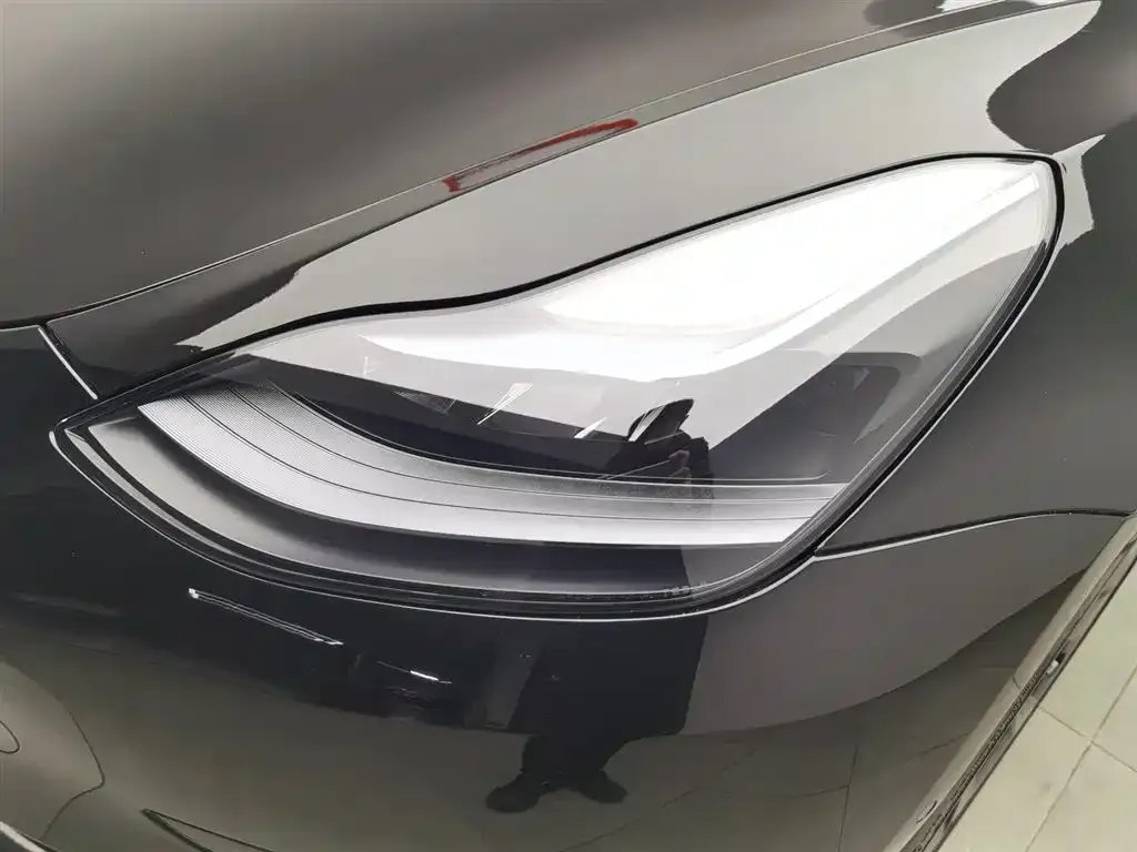 Tesla Model 3 — фото 3