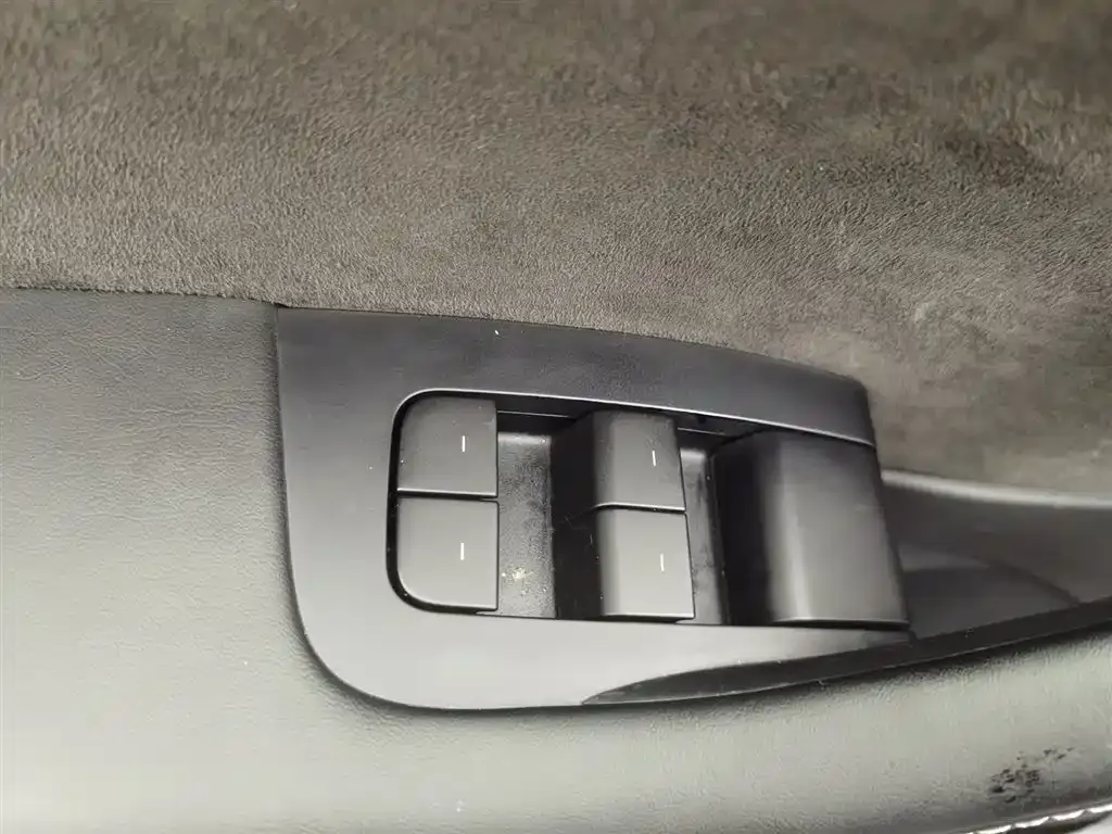 Tesla Model 3 — фото 10