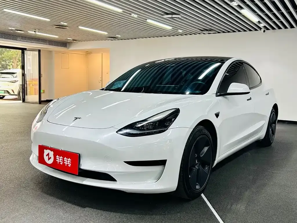 Tesla Model 3 — фото 10