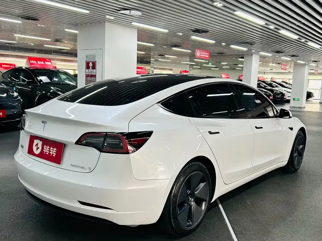 Tesla Model 3 — фото 9