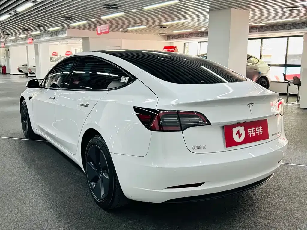 Tesla Model 3 — фото 8