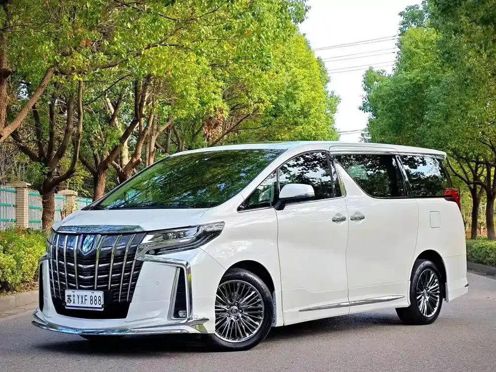 Toyota Alphard — фото 9